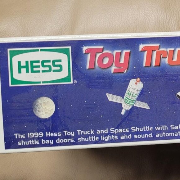 1999 Hess Truck and Space Shuttle with Satellite Brand NEW - Picture 7 of 8